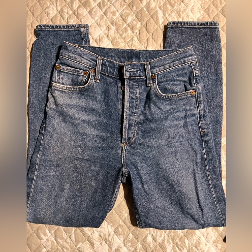 EUC - Agolde medium wash ankle length jeans. Size 25